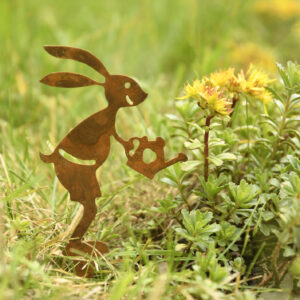 Hase mit Gieсkanne